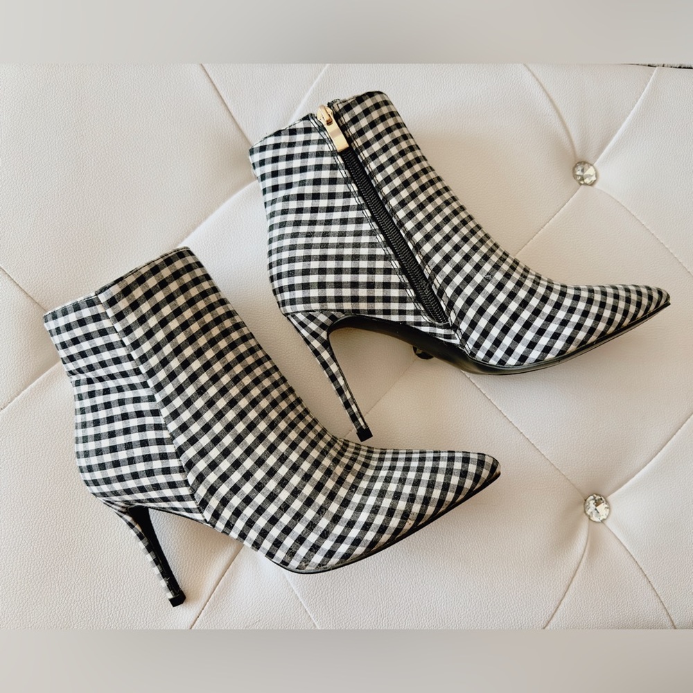 Lulus black and white plaid/houndstooth booties!
